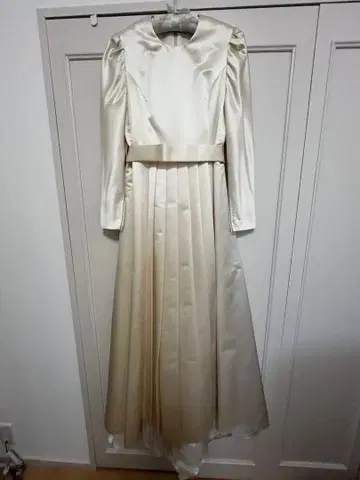 빈티지 웨딩 드레스 아이보리 새틴 긴팔 플리츠 드레스