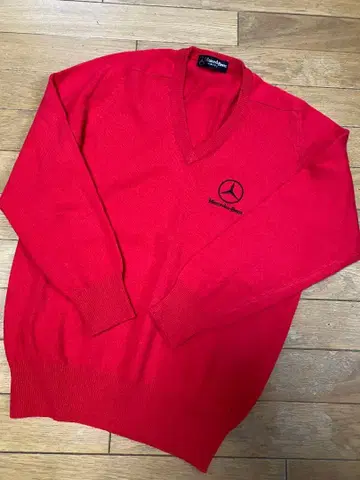 Mercedes-Benz 빨간색 니트 스웨터 M 사이즈