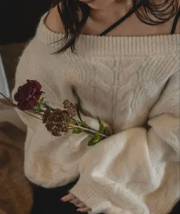 mideal cable off shoulder knit