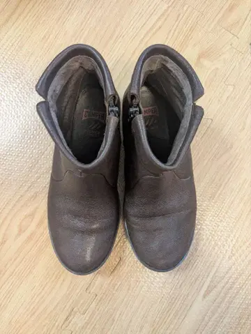 캠퍼 37 사이드 지퍼 가죽 숏부츠 23.5cm