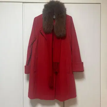 빨간색 울 코트 퍼 포함