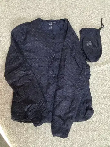UNIQLO 울트라 라이트 다운 M 네이비