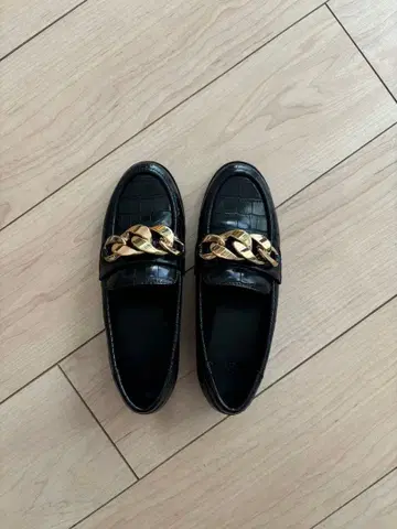 ZARA 악어 엠보싱 로퍼 22.5 사이즈