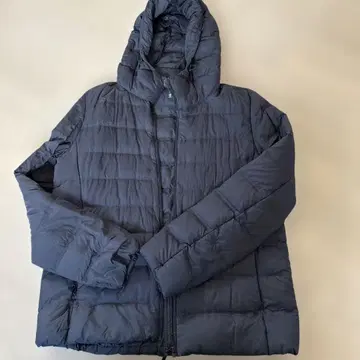 UNIQLO 블랙 후드 부착 라이트 다운 자켓