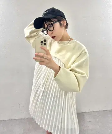 [ mystic ] 플리츠 절개 미니 원피스