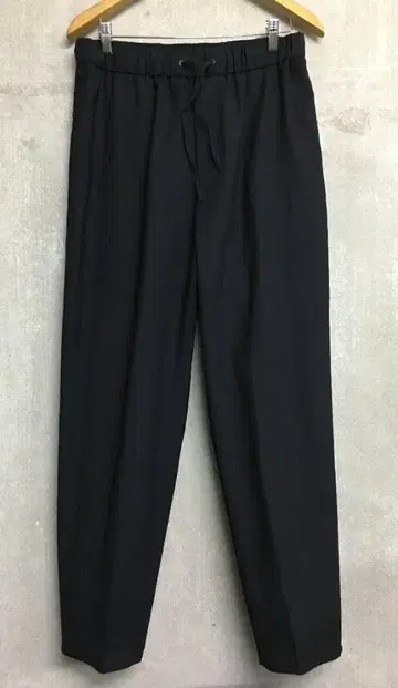 에이톤 20ss 샤리감 울 이지 팬츠 사이즈 4 NAVY