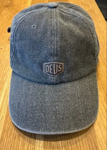 DEUS 블랙 페이드 그레이 캡