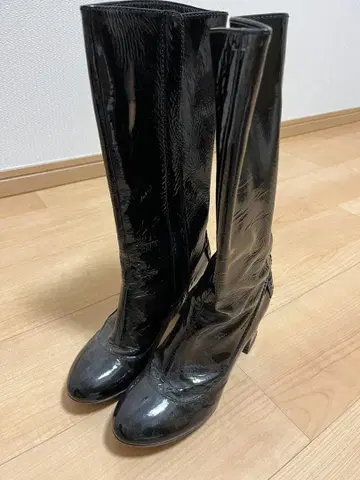 블랙 패턴트 레더 롱 부츠 에포카