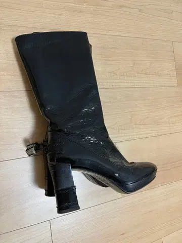 블랙 패턴트 레더 롱 부츠 에포카