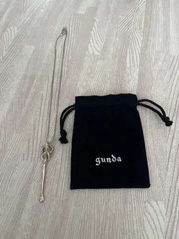 gunda 실버 목걸이 매듭 디자인