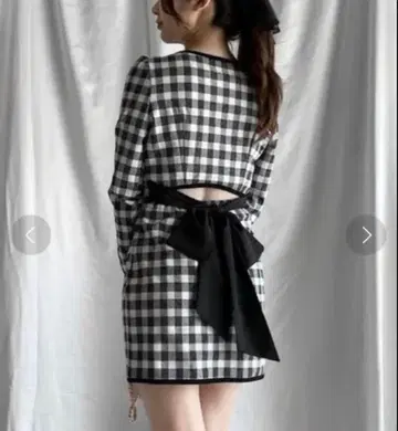 NOMAE 백 오픈 리본 미니 원피스