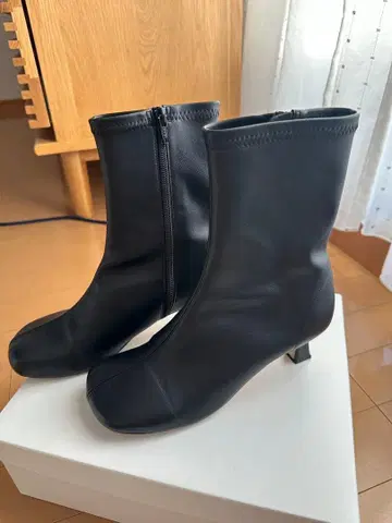 빔즈 블랙 합성 피혁 부츠 중간 힐