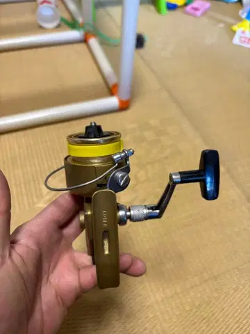 스피닝 릴 골드 오른쪽 감기