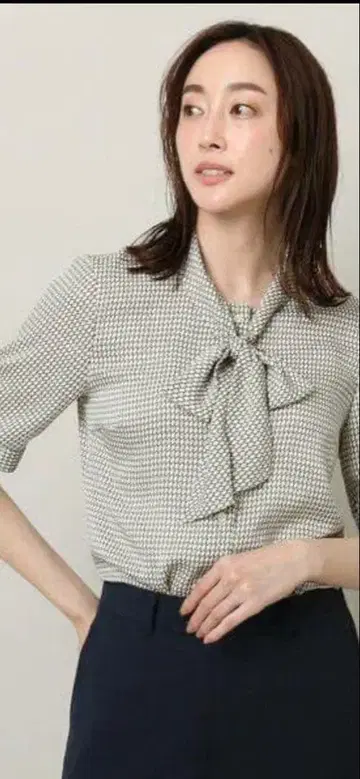 UNTITLED 리본 포함 셔츠 사이즈 2