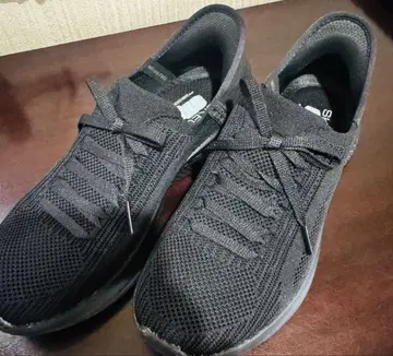 SKECHERS 블랙 스니커즈