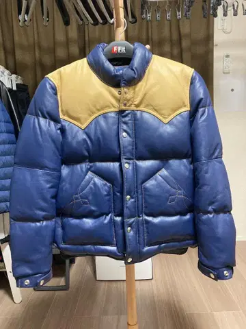 다운 자켓 네이비와 베이지