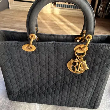 블랙 퀼팅 핸드백