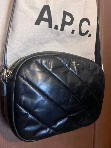 A.P.C. 블랙 가죽 숄더백