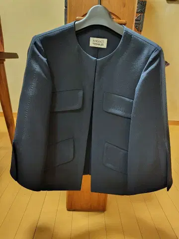 미카코 나카무라 네이비 노카라 자켓