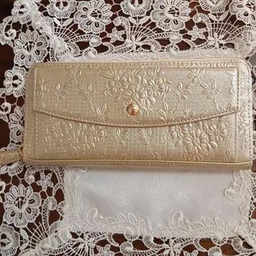 골드 꽃무늬 엠보싱 가공 장지갑