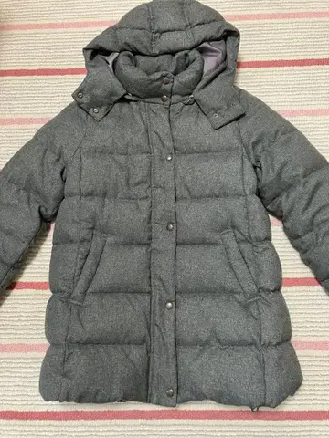 그레이 다운 자켓 후드 부착