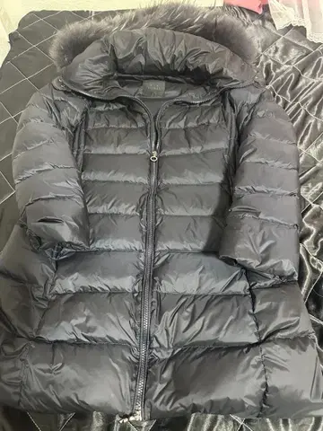 TATRAS 블랙 다운 자켓 후드 부착