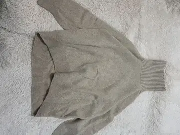 마이카&딜 베이지 하이넥 스웨터