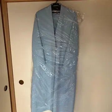 투모로우랜드 스카이블루 코트