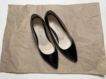 에나멜 블랙 스틸레토 펌프스