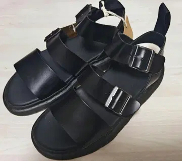 Dr.Martens GRYPHON 샌들