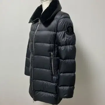 [ 새상품급 ] MONCLER 블랙 다운 자켓