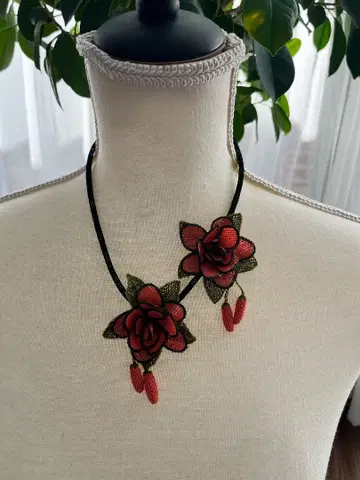 터키 이네오야 꽃 모티브 목걸이