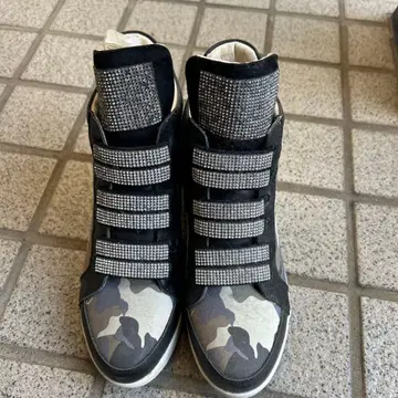 카모플라쥬 패턴 하이컷 스니커즈