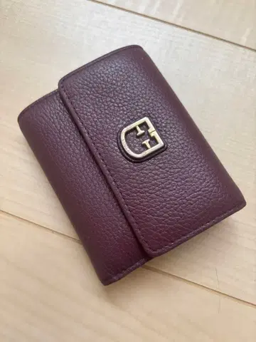 훌라 부드러운 소가죽 3단 폴더형 지갑 버건디