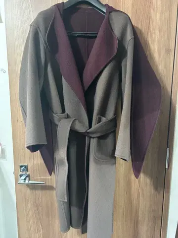 후드 부착 브라운 버건디 롱 코트