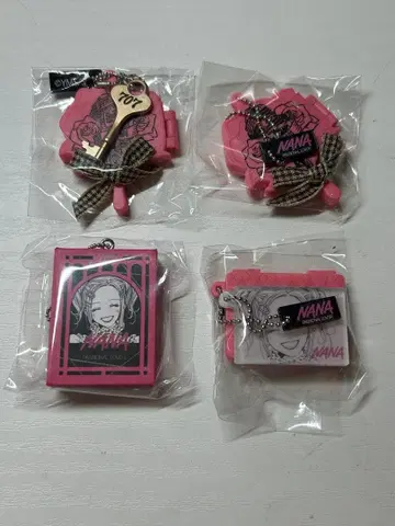 NANA 캡슐 토이 4개 세트