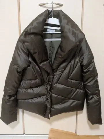 BARNEYS NEW YORK 다크 브라운 다운 자켓 38