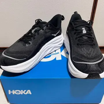 HOKA SKY FLOW 블랙/화이트 스니커즈