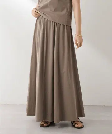 윔 가젯 컷 개더 스커트 모카