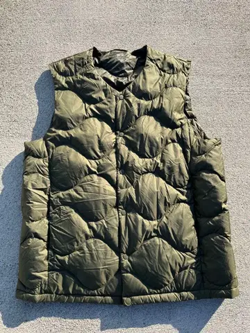 새상품급 UNIQLO ULTRA LIGHT DOWN 다운 베스트 올리브