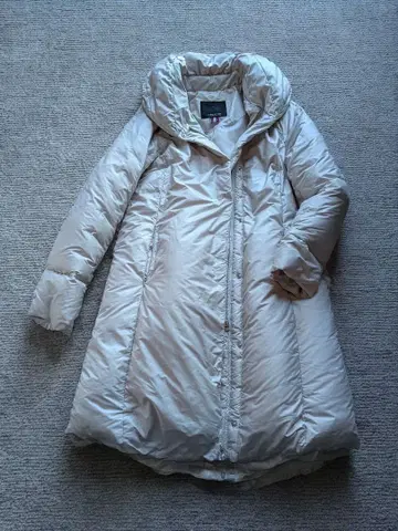 베이지 롱 다운 자켓 후드 부착