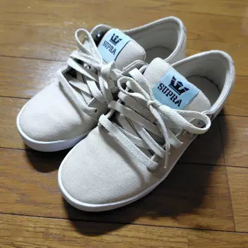 SUPRA 베이지 스니커즈 23cm