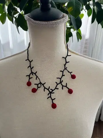 터키 이네오야 꽃 모티브 목걸이