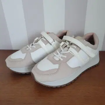 [ 새상품급 ] 핏핏 아나토믹 레이스 스니커즈 베이지 22.5