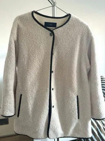 ships 화이트 파이핑 보아 코트