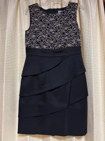 자수 디자인 블랙 드레스