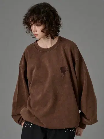 ONCILY 하트 로고 드로 코드 맨투맨 브라운 S