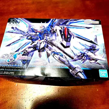 HG144/1 라이징 프리덤 건담