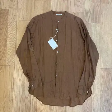 AURALEE 밴드 카라 셔츠 브라운