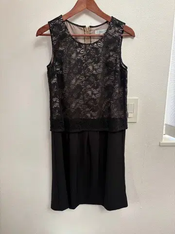 슬리브리스 레이스 무릎 기장 원피스